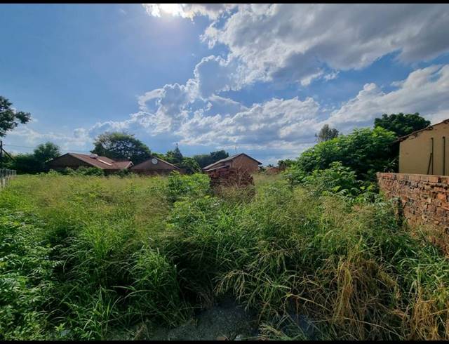 LAND FOR SALE IN FLORA PARK